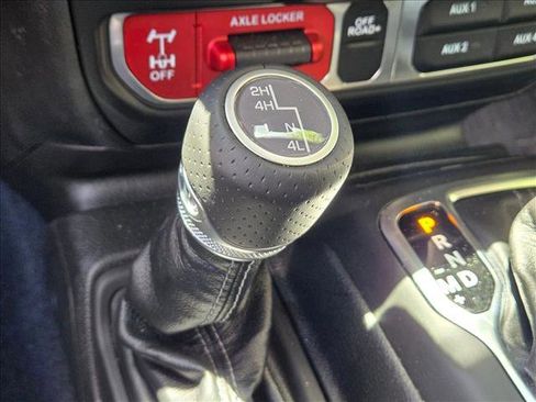 Used 2025 Jeep Gladiator Mojave w/ Safety Group AWD/4WD image 15