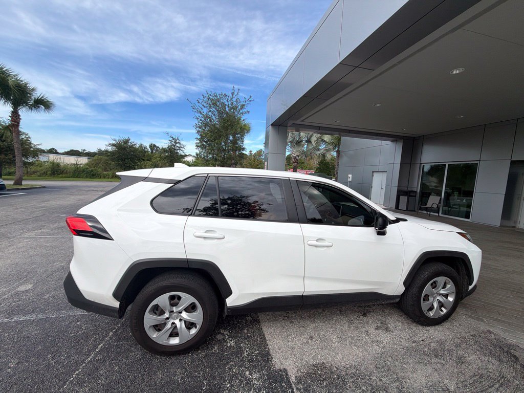 Used 2023 Toyota RAV4 LE FWD image 3
