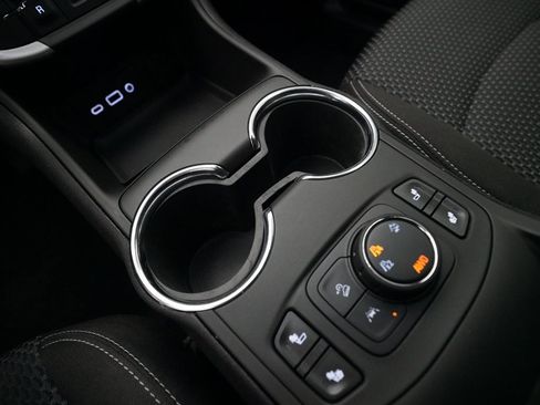 Used 2023 GMC Terrain SLE w/ Driver Convenience Package image 16