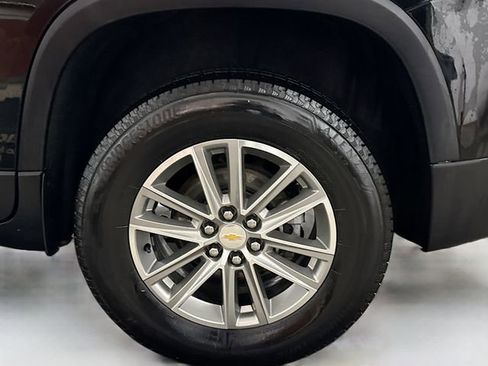 Used 2023 Chevrolet Traverse LT image 32