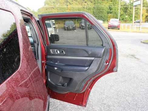 Used 2018 Ford Explorer XLT w/ Equipment Group 201A image 21