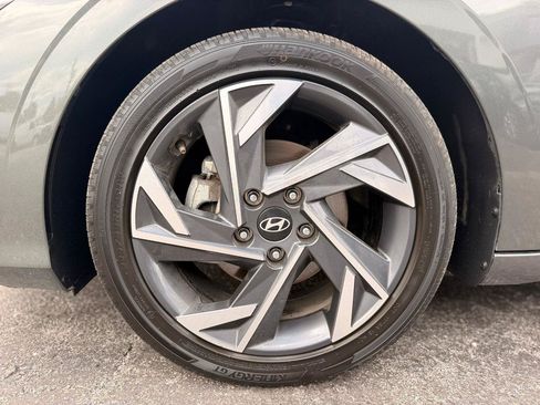Used 2025 Hyundai Elantra Limited FWD image 33