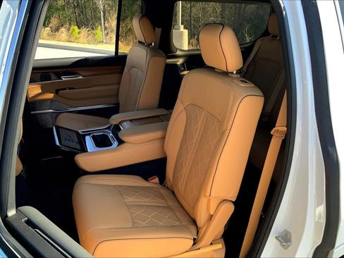 Used 2022 Jeep Grand Wagoneer Series III w/ HD Trailer Tow Package image 21