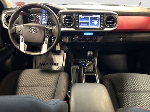 Used 2022 Toyota Tacoma SR5 AWD/4WD image 11