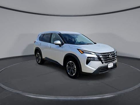 Used 2024 Nissan Rogue SV FWD image 2