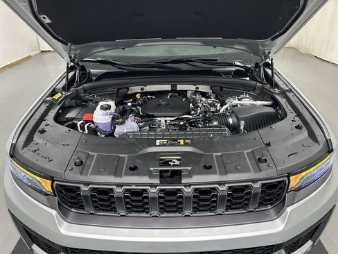 New 2026 Jeep Grand Cherokee Altitude AWD/4WD image 10