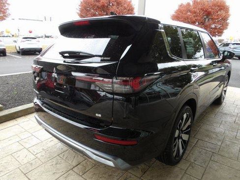 New 2025 Mitsubishi Outlander SE image 7