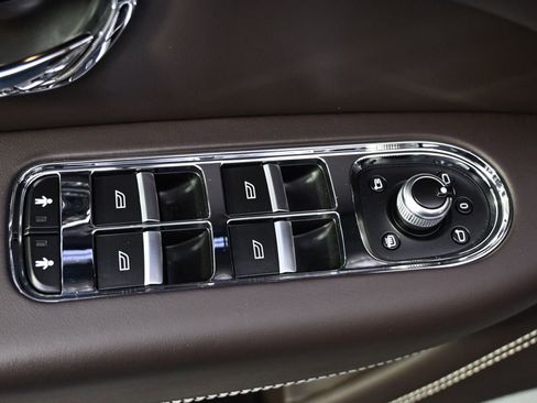 Used 2023 Bentley Bentayga AWD/4WD image 25