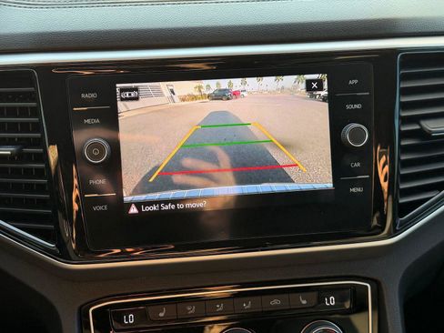 Used 2022 Volkswagen Atlas SE image 2