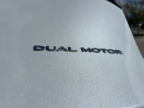 Used 2024 Tesla Model Y Long Range AWD/4WD image 20
