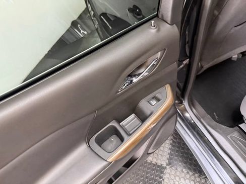 Used 2022 GMC Acadia SLE w/ Driver Convenience Package FWD image 34