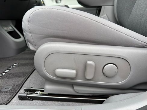 Certified 2025 Hyundai Ioniq 5 SE image 30