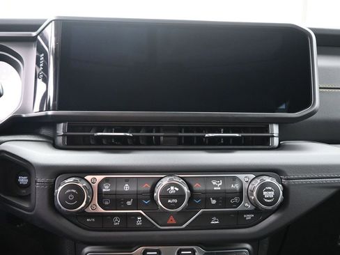 New 2025 Jeep Gladiator Sport image 28