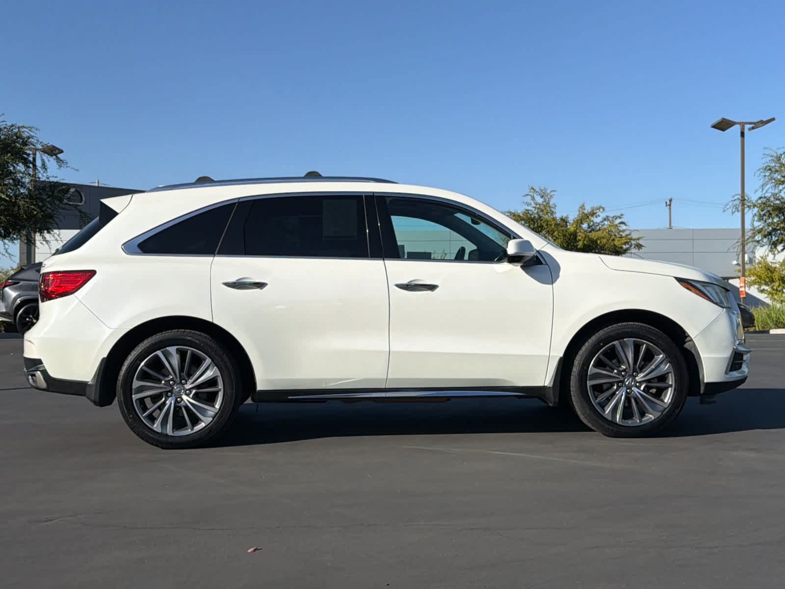 Used 2017 Acura MDX w/ Technology Package AWD/4WD image 6
