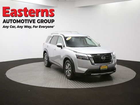 Used 2023 Nissan Pathfinder SL image 49