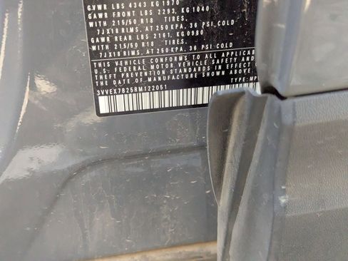 Used 2024 Volkswagen Taos SE w/ Panoramic Sunroof Package image 9