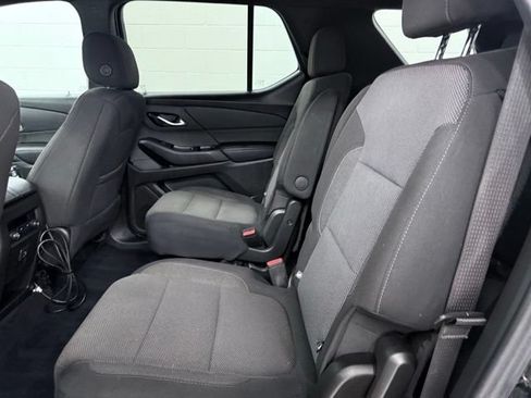 Used 2022 Chevrolet Traverse LT FWD image 24