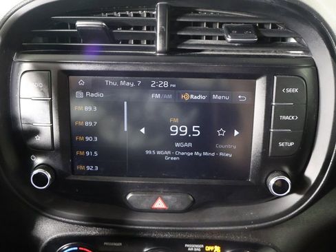 Used 2023 Kia Soul LX w/ LX Technology Package FWD image 38