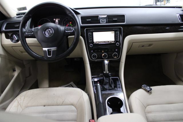 Used 2014 Volkswagen Passat TDI SEL Premium FWD image 2