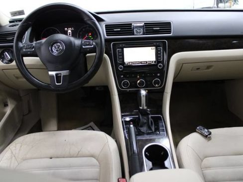 Used 2014 Volkswagen Passat TDI SEL Premium FWD image 2