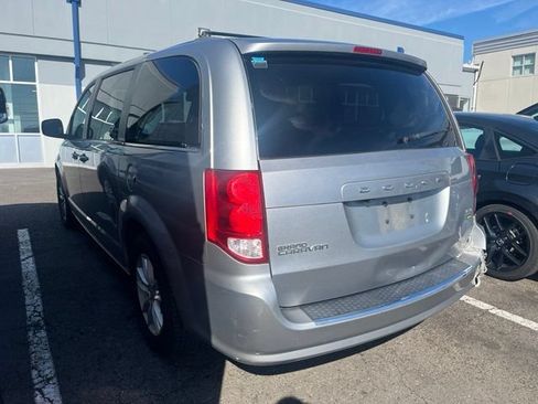 Used 2019 Dodge Grand Caravan SXT FWD image 3
