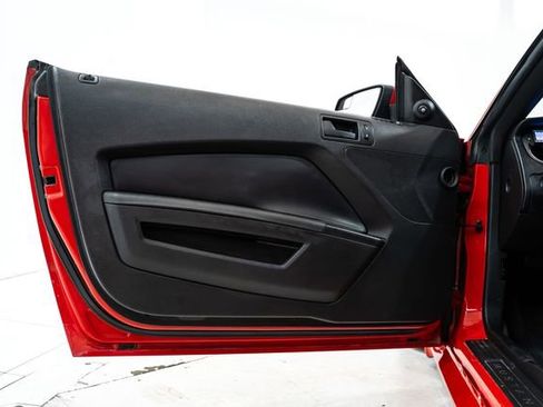 Used 2013 Ford Mustang GT RWD image 17