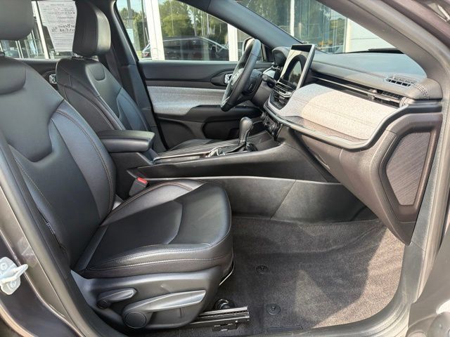 Used 2024 Jeep Compass Latitude AWD/4WD image 14