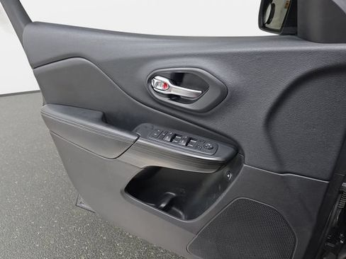 Used 2016 Jeep Cherokee Limited FWD image 27