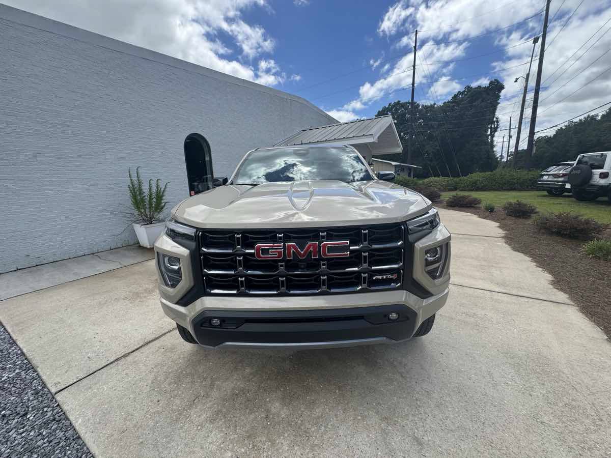 Used 2024 GMC Canyon AT4 w/ Technology Package AWD/4WD image 3