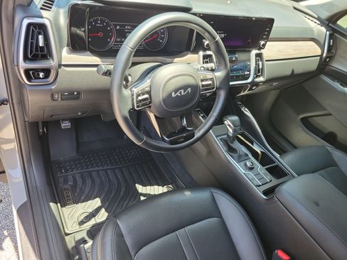 Used 2022 Kia Sorento S w/ Panoramic Sunroof Package AWD/4WD image 13