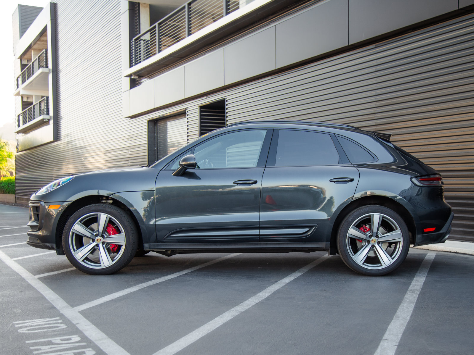 Certified 2024 Porsche Macan S AWD/4WD image 2