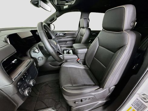 Used 2025 Chevrolet Tahoe Premier AWD/4WD image 21