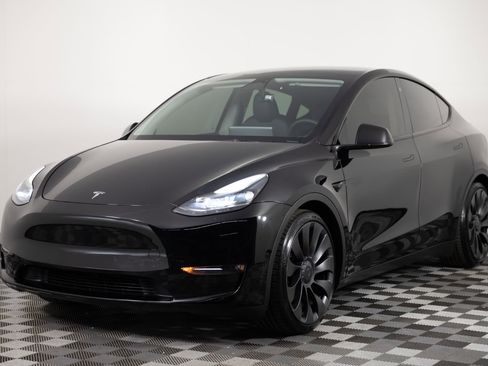 Used 2023 Tesla Model Y Performance AWD/4WD image 2