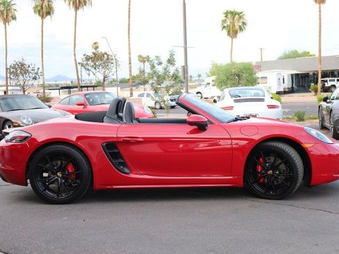 Used 2017 Porsche 718 Boxster S RWD image 13