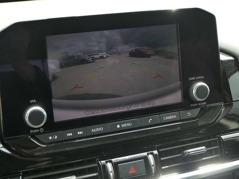 Used 2025 Nissan Pathfinder SV FWD image 34