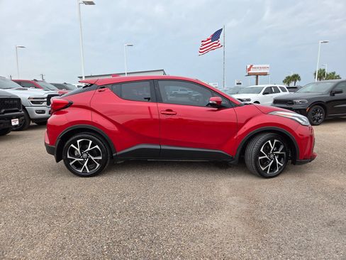 Used 2022 Toyota C-HR XLE FWD image 8
