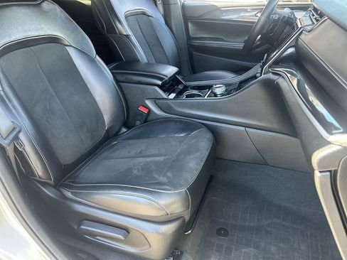 Used 2022 Jeep Grand Cherokee L Laredo AWD/4WD image 8