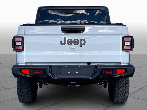 Used 2025 Jeep Gladiator Rubicon w/ Convenience Group image 5