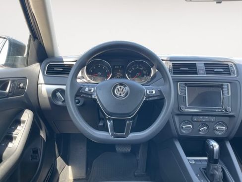 Used 2016 Volkswagen Jetta SE FWD image 12