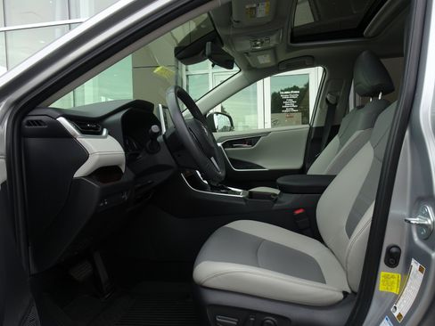 Used 2020 Toyota RAV4 Limited w/ All Weather Liner Package AWD/4WD image 8