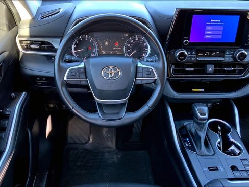 Used 2023 Toyota Highlander XLE FWD image 6