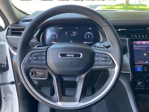 Used 2023 Jeep Grand Cherokee Limited w/ Luxury Tech Group II AWD/4WD image 43