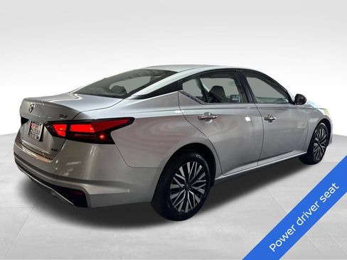 Used 2023 Nissan Altima 2.5 SV w/ SV Premium Package AWD/4WD image 5