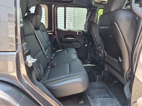 Used 2025 Jeep Wrangler Unlimited Rubicon 392 AWD/4WD image 27