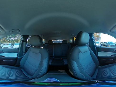 Used 2025 Chevrolet Trax LT image 38