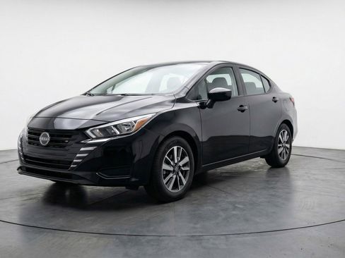 Used 2025 Nissan Versa SV image 3