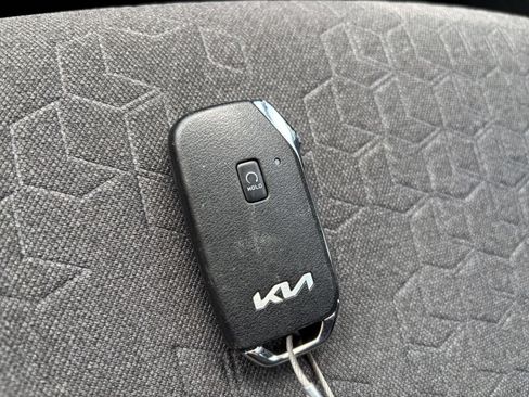Used 2025 Kia Seltos S FWD image 23
