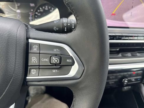 Used 2024 Jeep Compass Limited image 30