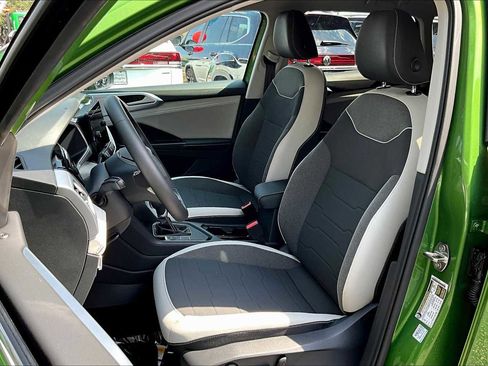New 2025 Volkswagen Taos SE image 9