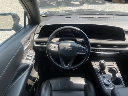 Used 2024 Cadillac XT4 Premium Luxury FWD image 11